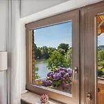 Charysma - Weserufer, Stylish, Schlafzimmer Mit Smart-tv, 2 Parkplaetze * Hamelin
